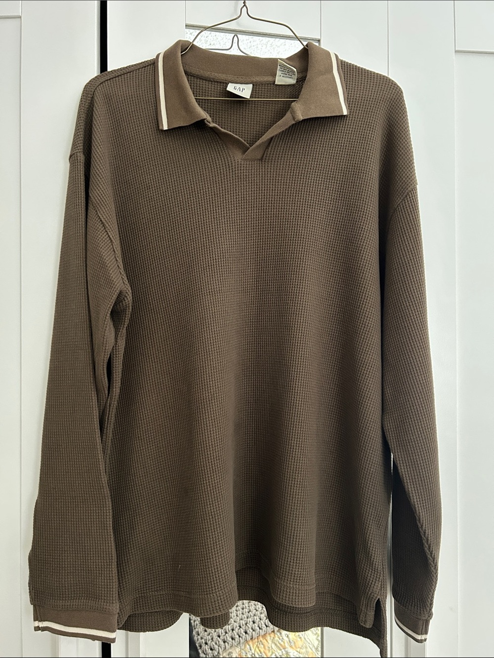 GAP Men's Taupe Waffle Long-Sleeve Polo with Contrast Trim